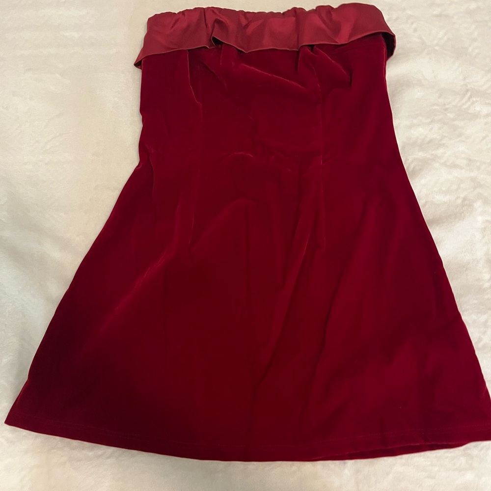 Elegant Red Strapless Dress